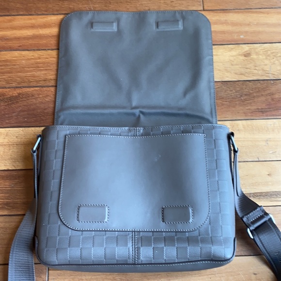 Louis Vuitton grey leather messenger bag - Picture 11 of 16